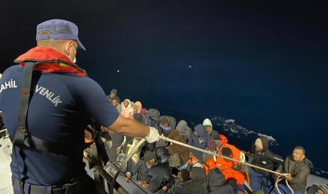 Yunanistan'ın geri ittiği 48 düzensiz göçmen kurtarıldı