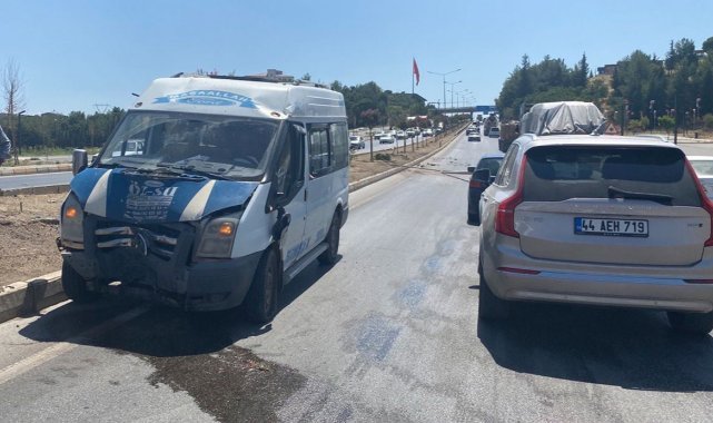 16 araç birbirine girdi: 1’i polis 2 kişi yaralandı