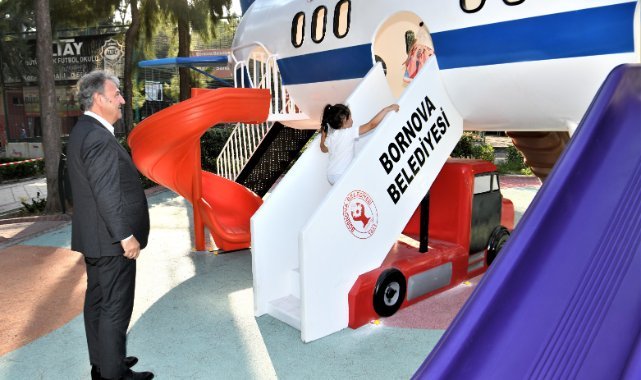 29 Ekim ve 23 Nisan Uçakları Bornova'ya iniş yaptı