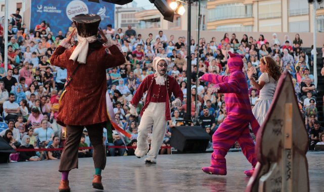 Aliağa’da 7’den 77’ye Sanat Festivali Devam Ediyor