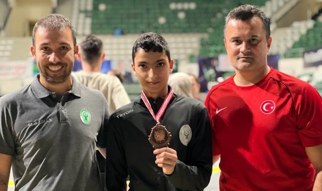 Alkışlar Efe Hakan’a: Bornovalı tekvandocu başarıya doymuyor