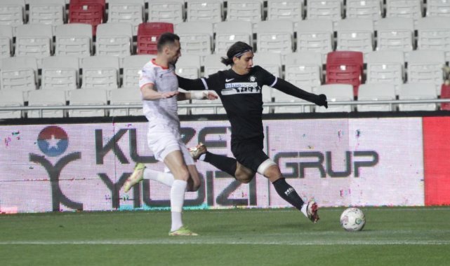 Altaylı Naderi, FC Tractor’e transfer oldu