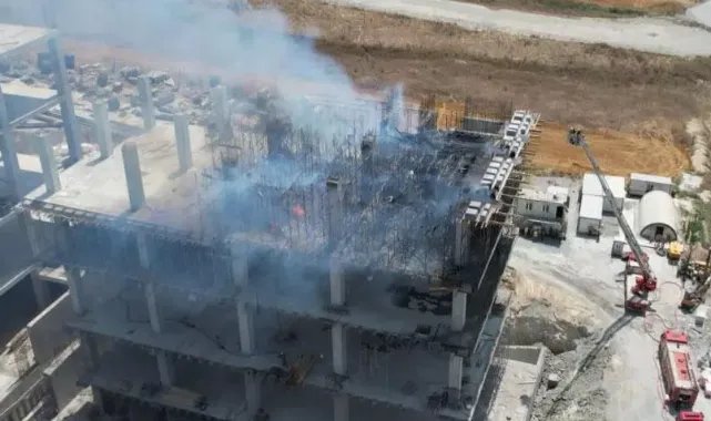 Arnavutköy’de fabrika inşaatında yangın çıktı: Yükselen dumanlar birçok ilçeden görüldü