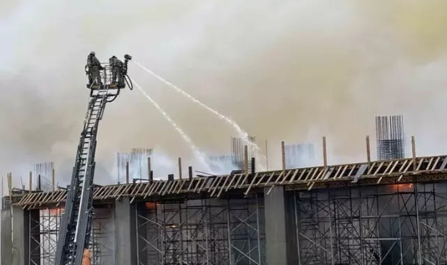 Avcılar’da inşaat alanında çıkan yangına ekiplerin müdahalesi sürüyor