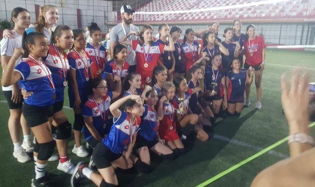 Bayraklı’da voleybol şenliği: Sandal, desteklerimiz sürecek