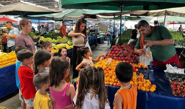 Bayraklı’nın öğrencilerine sokakta eğitim: Çocuklarımız için yerinde eğitim