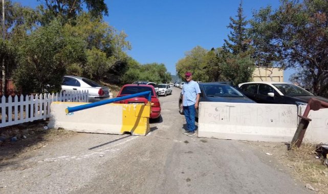 Belediye yolu beton blokla kapattı, karavancılar mahsur kaldı