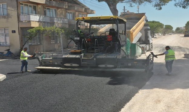Bergama asfalt çalışmaları hız kesmeden devam ediyor