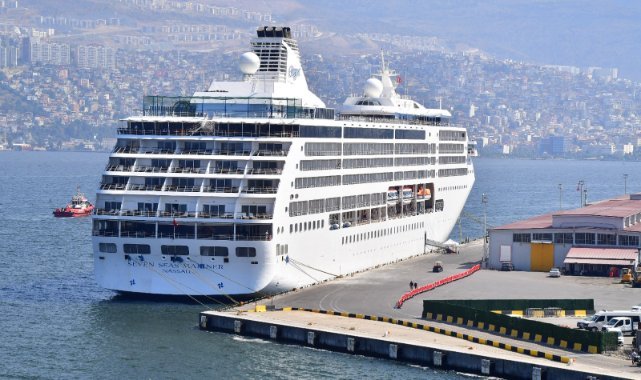 Bu yılın 10’uncu kruvaziyer gemisi de İzmir’e yanaştı