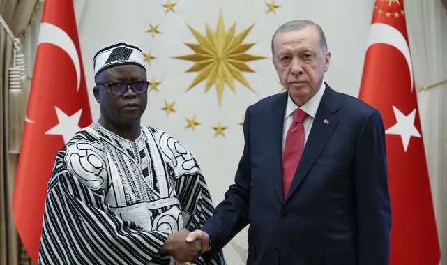 Burkina Faso büyükelçisi Cumhurbaşkanı Erdoğan’a güven mektubunu sundu