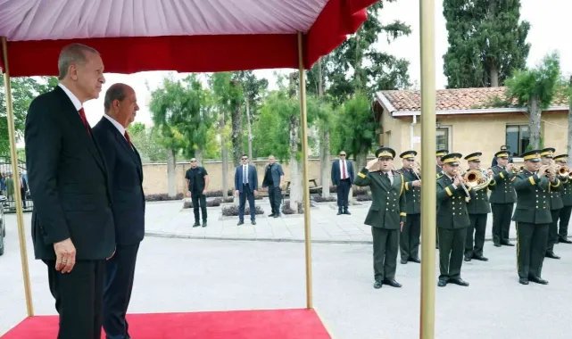 Cumhurbaşkanı Erdoğan, KKTC’de resmi törenle karşılandı