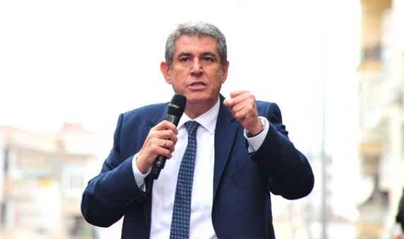 Eski Başkandan meclis üyesine yumruklu saldırı