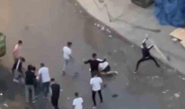 İstanbul’da dehşet anları: Sopayla başına vurup bayılttı, yerde tekmeledi