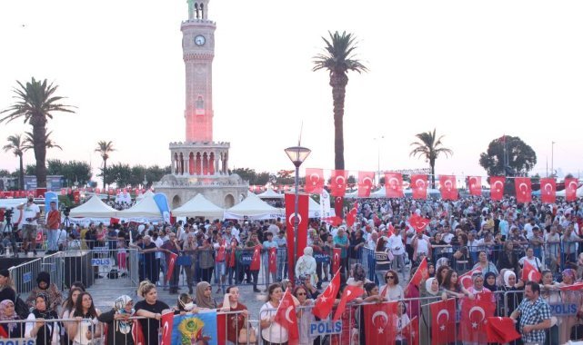 İzmir'de "15 Temmuz Demokrasi ve Milli Birlik Günü" anma etkinliği
