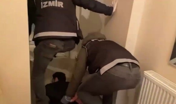 İzmir'de 7 adrese eş zamanlı uyuşturucu operasyonu