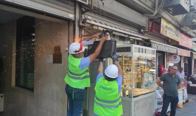 İzmir’de Arapça tabelalar tek tek indirildi