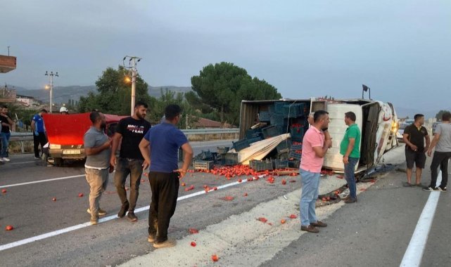 İzmir'de kamyonetle çarpışan otomobilin sürücüsü hayatını kaybetti