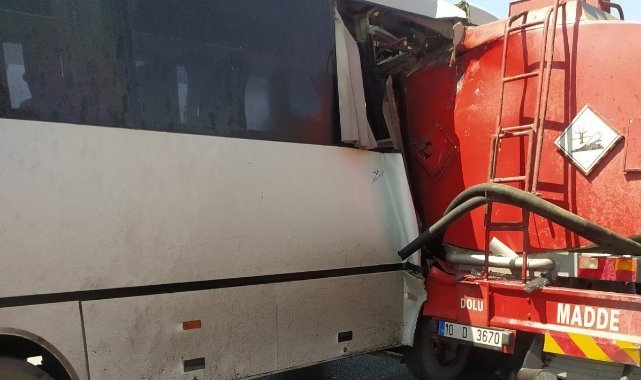 İzmir'de maden işçilerini taşıyan servis kaza yaptı