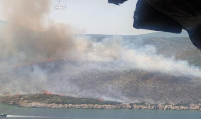 İzmir'de makilik alanda yangına havadan ve karadan müdahale