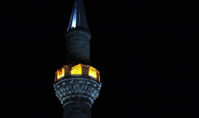 İzmir'de tüm camilerden aynı anda sela sesleri yükseldi