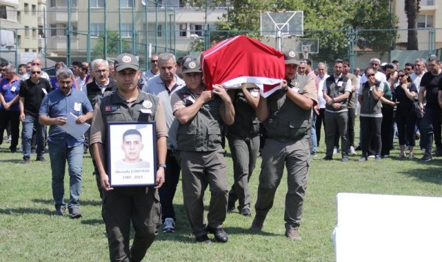 İzmir’deki orman yangınında şehit olan orman işçisi memleketine uğurlandı