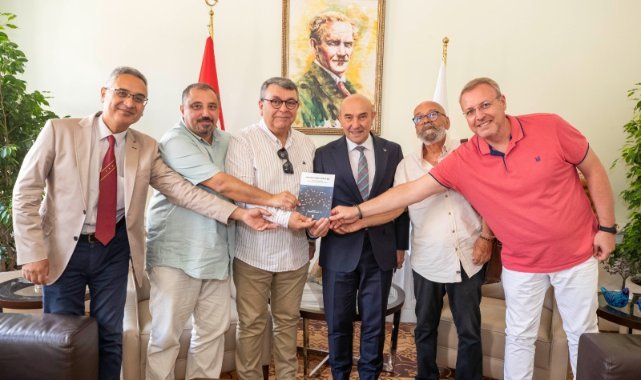 İzmirli gazeteciler anılarını bir kitapta topladı: “Nerede Haber Orada Biz”