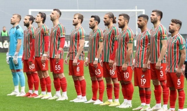 Karşıyaka'da yaprak dökümü devam ediyor
