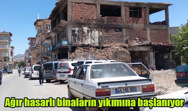 Malatya'da ağır hasarlı binaların yıkımına başlanıyor