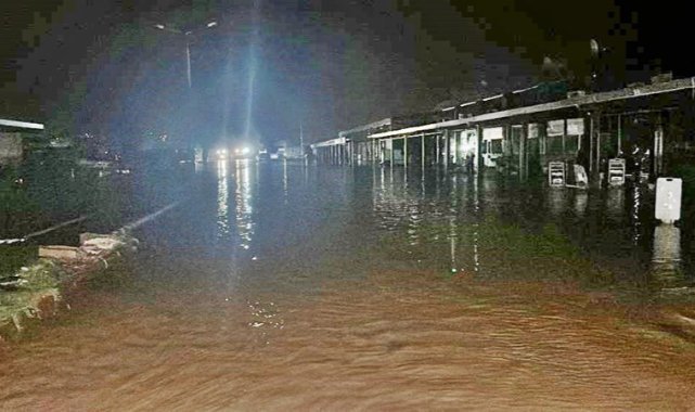 Melen Çayı taştı, 1000’e yakın araç tahliye edildi