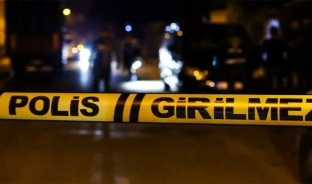 Otomobil duran araca arkadan çarptı