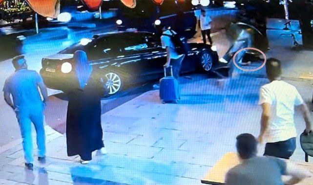 Otomobil yolcu dolu durağa daldı: Facianın eşiğinden dönüldü