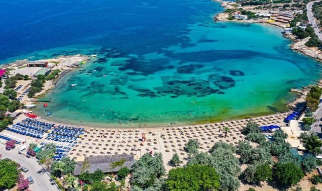 Seferihisar'da plajlara mavi bayraklar asıldı: Başkandan vatandaşlara çağrı