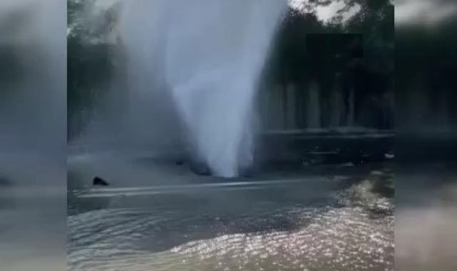 Su borusu patladı, ortalık göle döndü