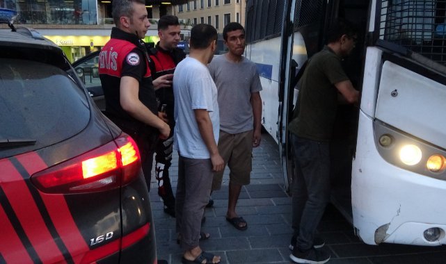 Taksim'de kaçak göçmen denetimi