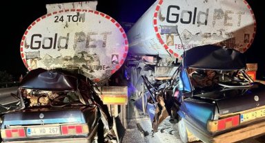 Tankere arkadan çarpan otomobil kağıt gibi ezildi