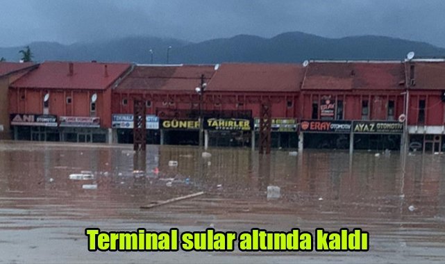 Terminal sular altında kaldı
