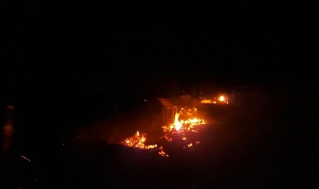 Urla’da makilik alandaki yangın kontrol altına alındı
