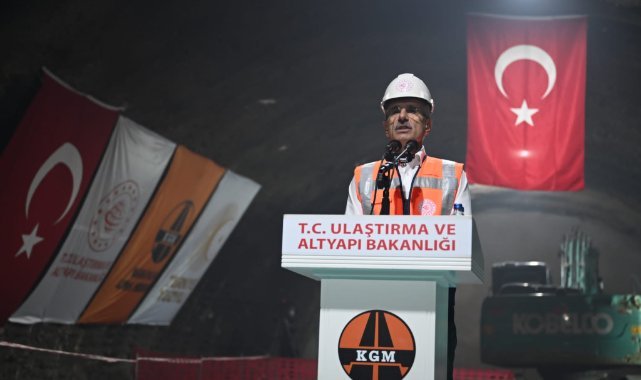 Yüksekova-Yeniköprü tünelinde ışık göründü