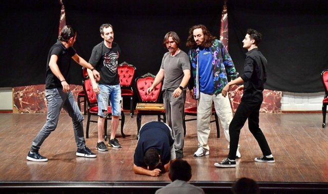 Yüzüncü yılında “Lozan” tiyatro sahnesinde