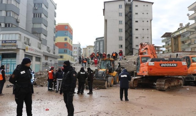 21 kişiye mezar olan Gölgeler Apartmanı’nın betonunda dere kumu ve çakıl kullanılmış