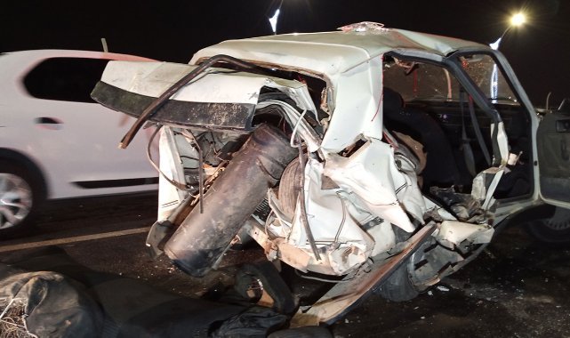 Adana'da feci kaza: Otomobil kağıt gibi ezildi