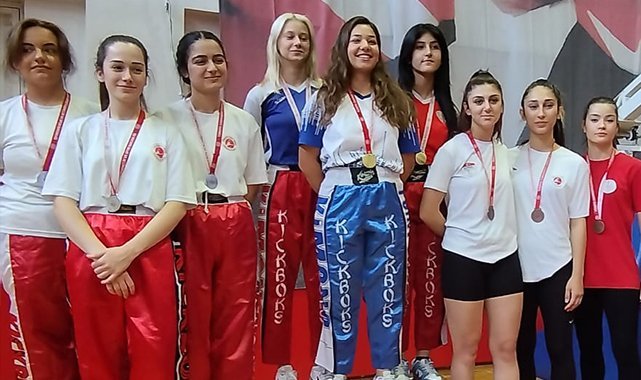 Bayraklılı sporculardan Kick Boks başarısı