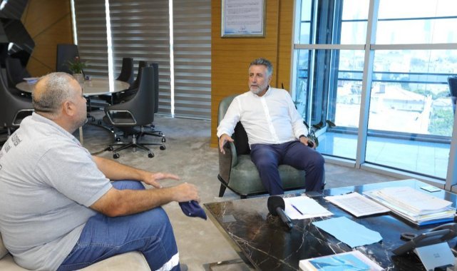 Belediye işçisinden örnek davranış: Başkan Sandal çalışanını ödüllendirdi