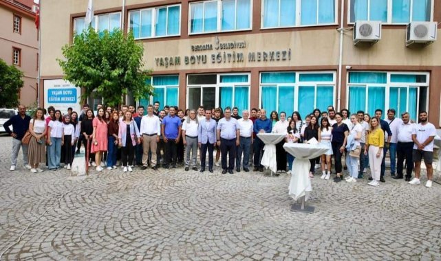 Bergama Belediyesi Yaşam Boyu Eğitim Merkezi kursundan 87 üniversiteli çıktı