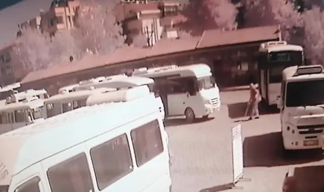 Bir ayağı protez olan engelli adam minibüsün altında kaldı