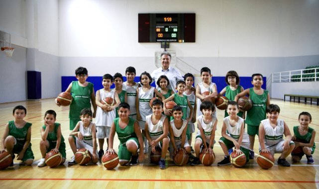 Bornova Belediyesi’nin 11 branşta açtığı spor kurslarına yoğun ilgi