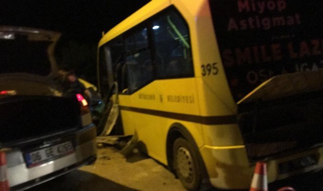 Bursa'da feci kaza: Belediye otobüsüyle otomobil  kafa kafaya çarpıştı