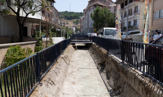Dikili’deki Sülüklü Deresi temizlendi