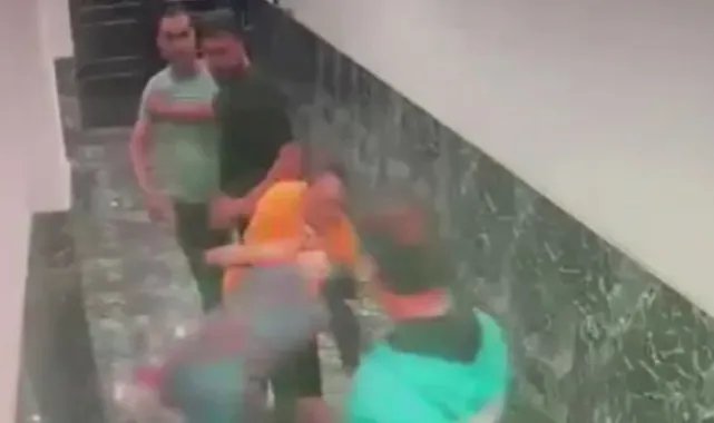 Esenyurt’ta apartman grubunda çocuk tartışması tekme ve yumrukla bitti