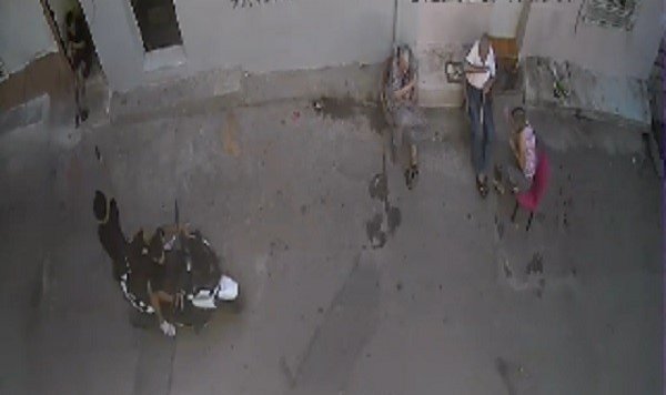 Evinin önünde silahlı saldırıya uğrayan kişi hayatını kaybetti